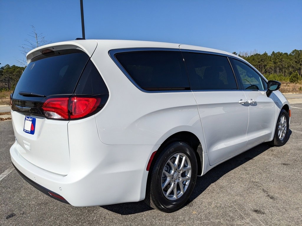 New 2026 Chrysler Voyager LX image 22