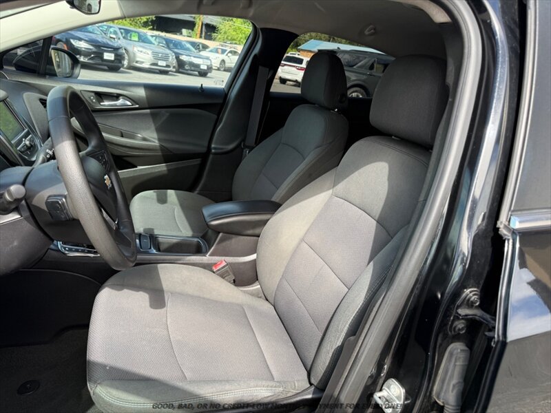 Used 2017 Chevrolet Cruze LT FWD image 11