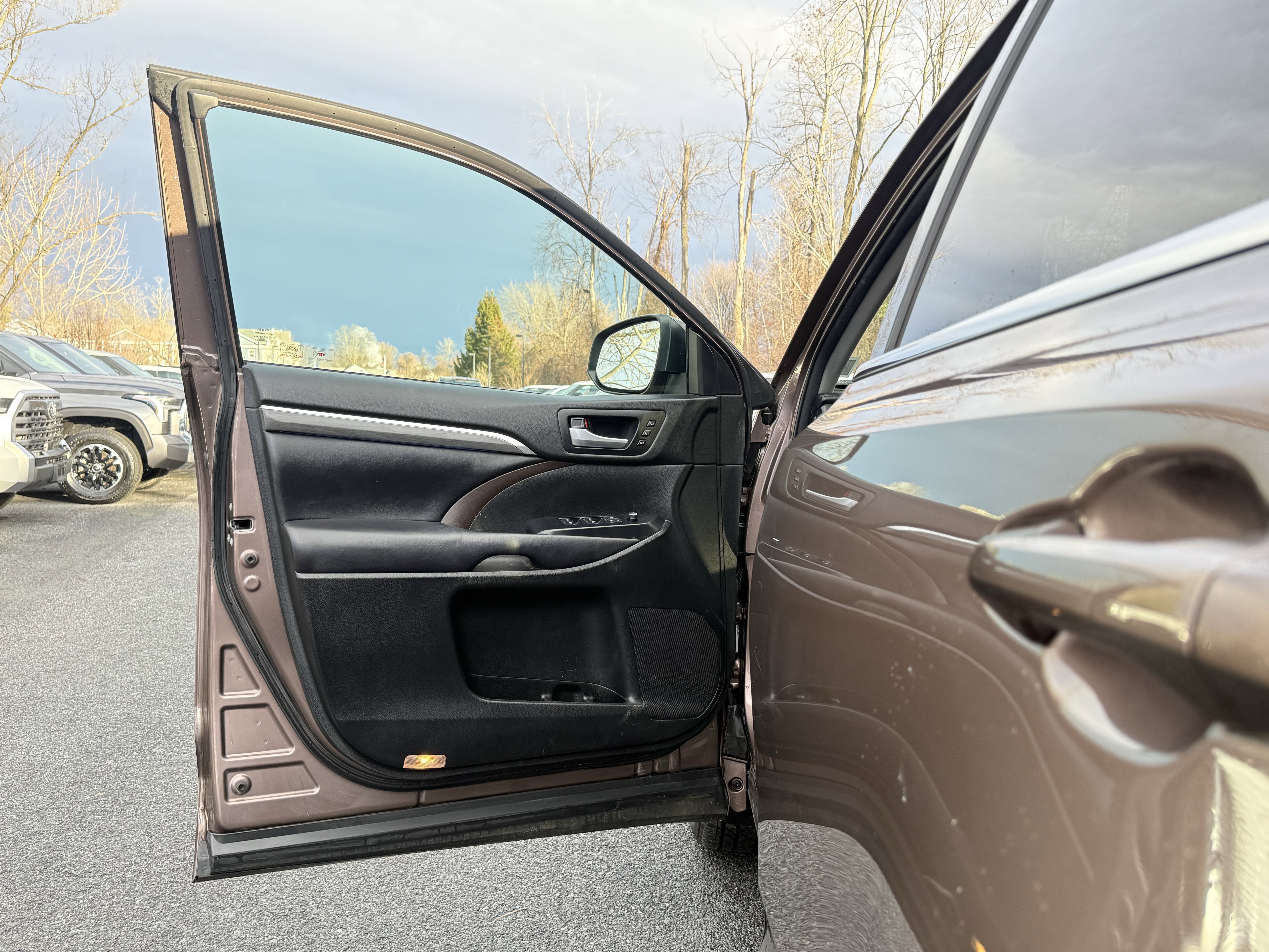 Used 2017 Toyota Highlander Limited image 25