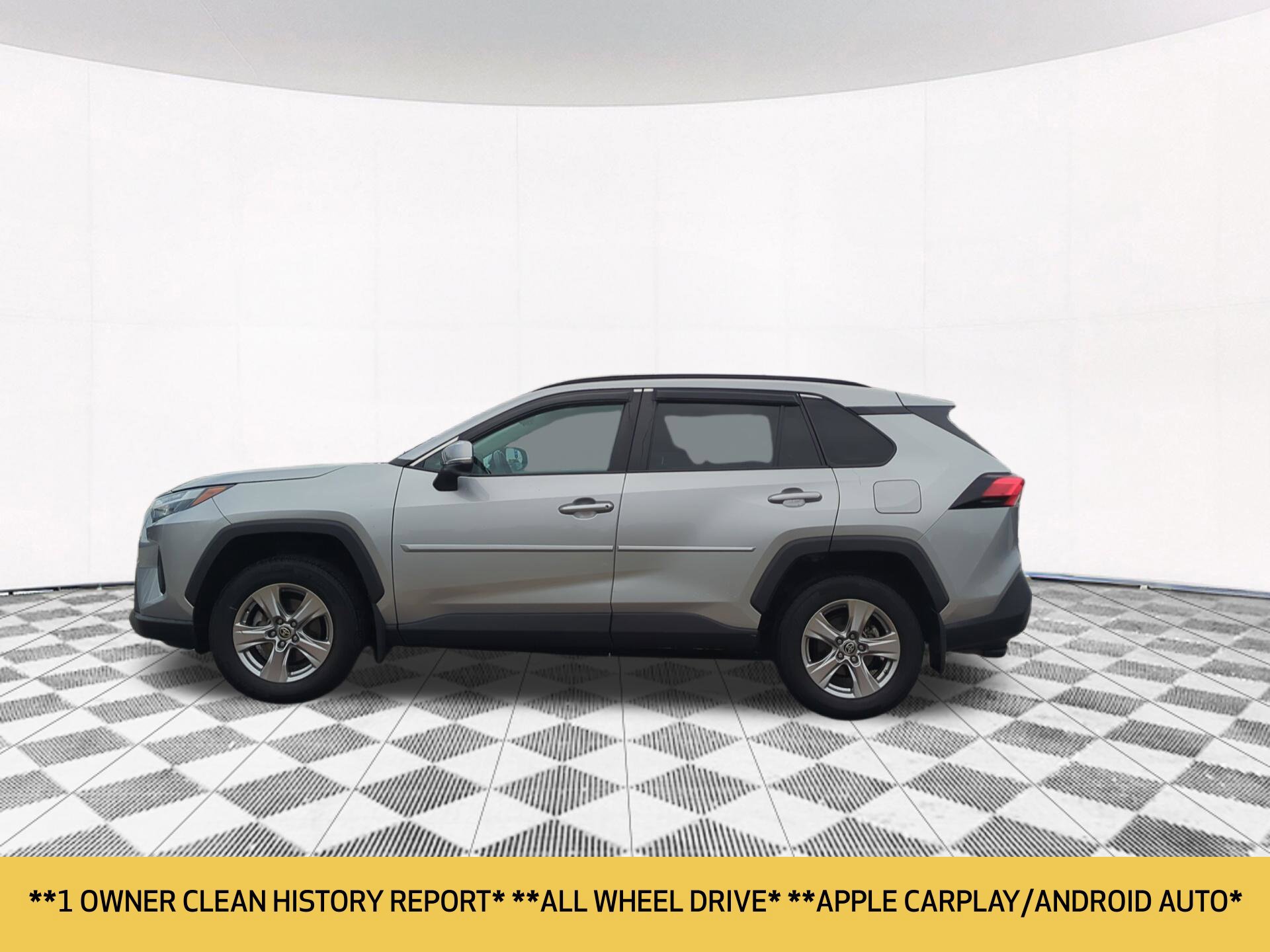 Used 2022 Toyota RAV4 XLE w/ Convenience Package AWD/4WD image 2
