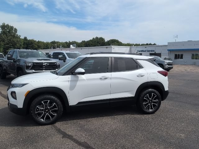 Used 2023 Chevrolet TrailBlazer ACTIV w/ Convenience Package FWD image 3