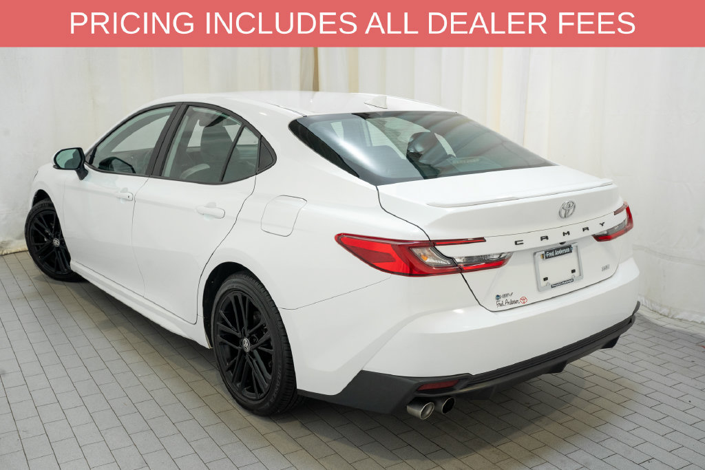Used 2025 Toyota Camry SE FWD image 3