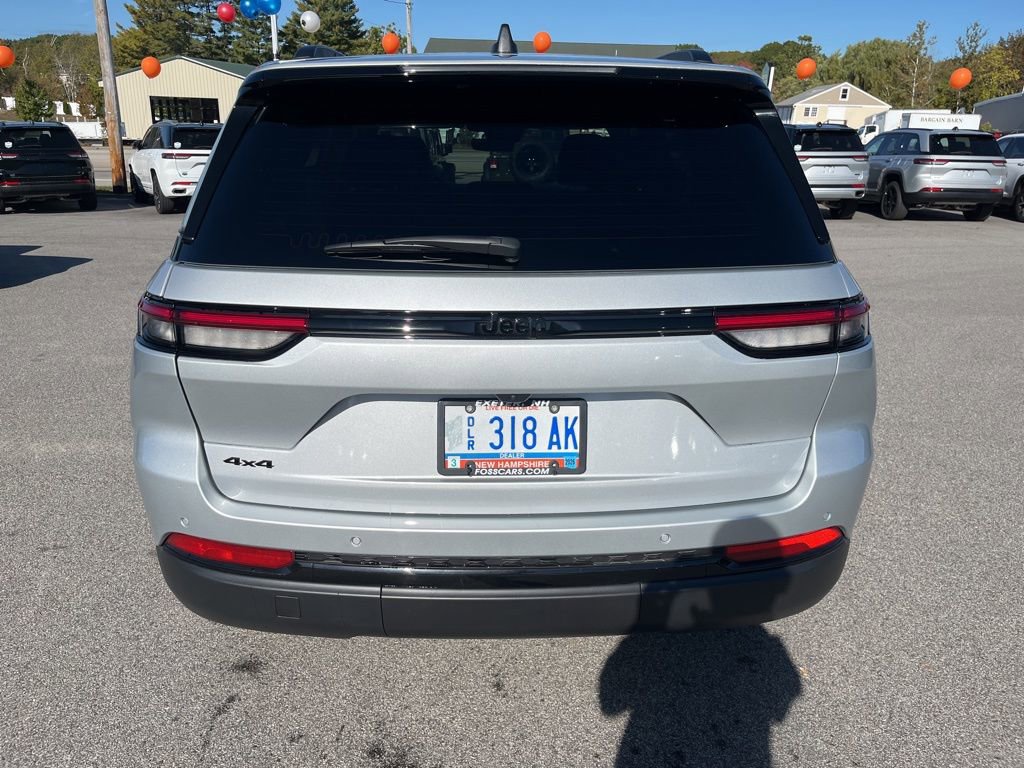 New 2025 Jeep Grand Cherokee Altitude image 6