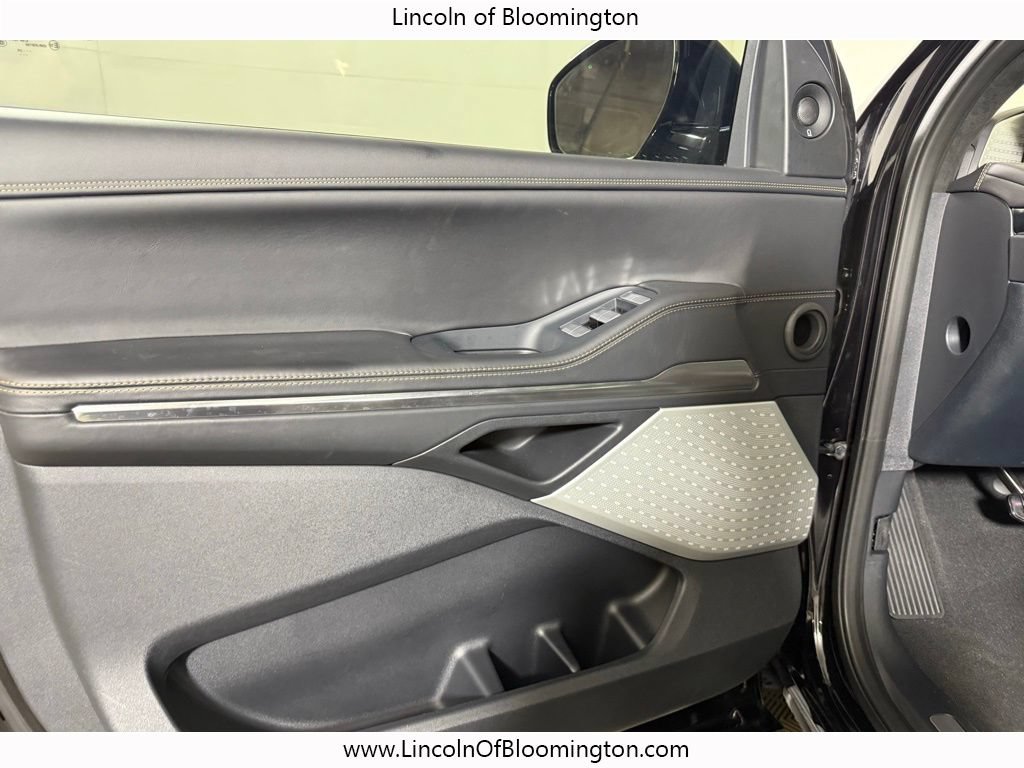 Used 2025 Lincoln Navigator Black Label AWD/4WD image 27