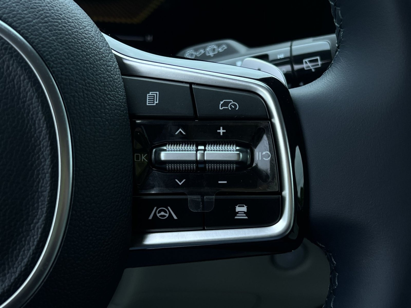 New 2026 Kia Carnival EX FWD image 38