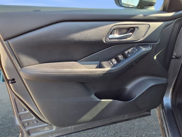 Used 2025 Nissan Rogue SV image 20