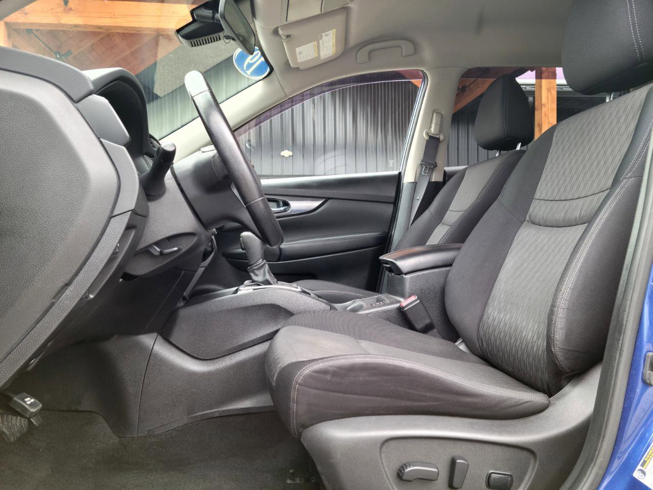 Used 2019 Nissan Rogue SV image 14