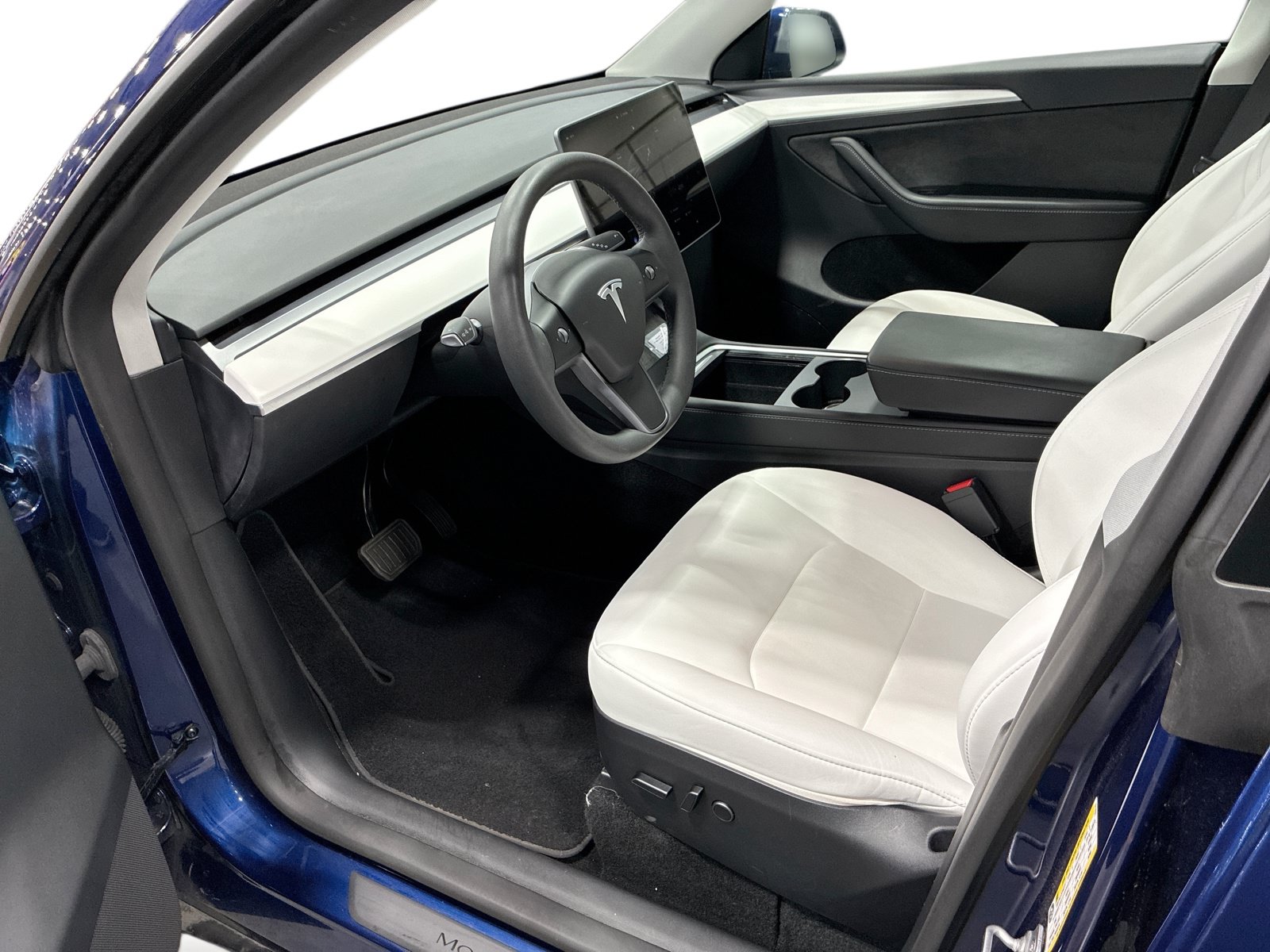Certified 2023 Tesla Model Y Long Range AWD/4WD image 9