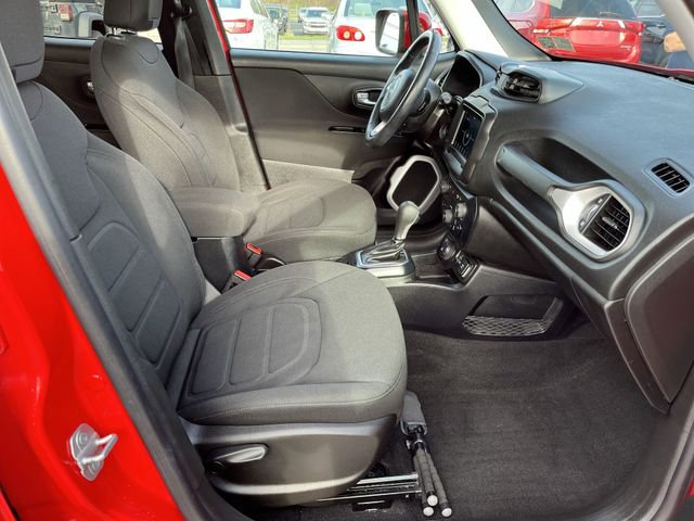Used 2019 Jeep Renegade Latitude w/ Cold Weather Group image 27