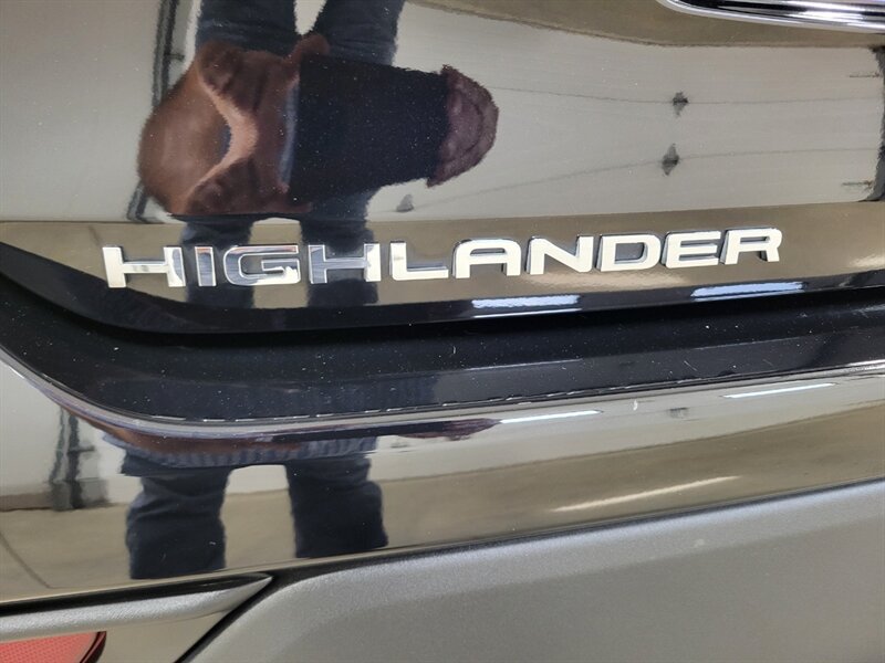 Used 2024 Toyota Highlander XLE AWD/4WD image 19