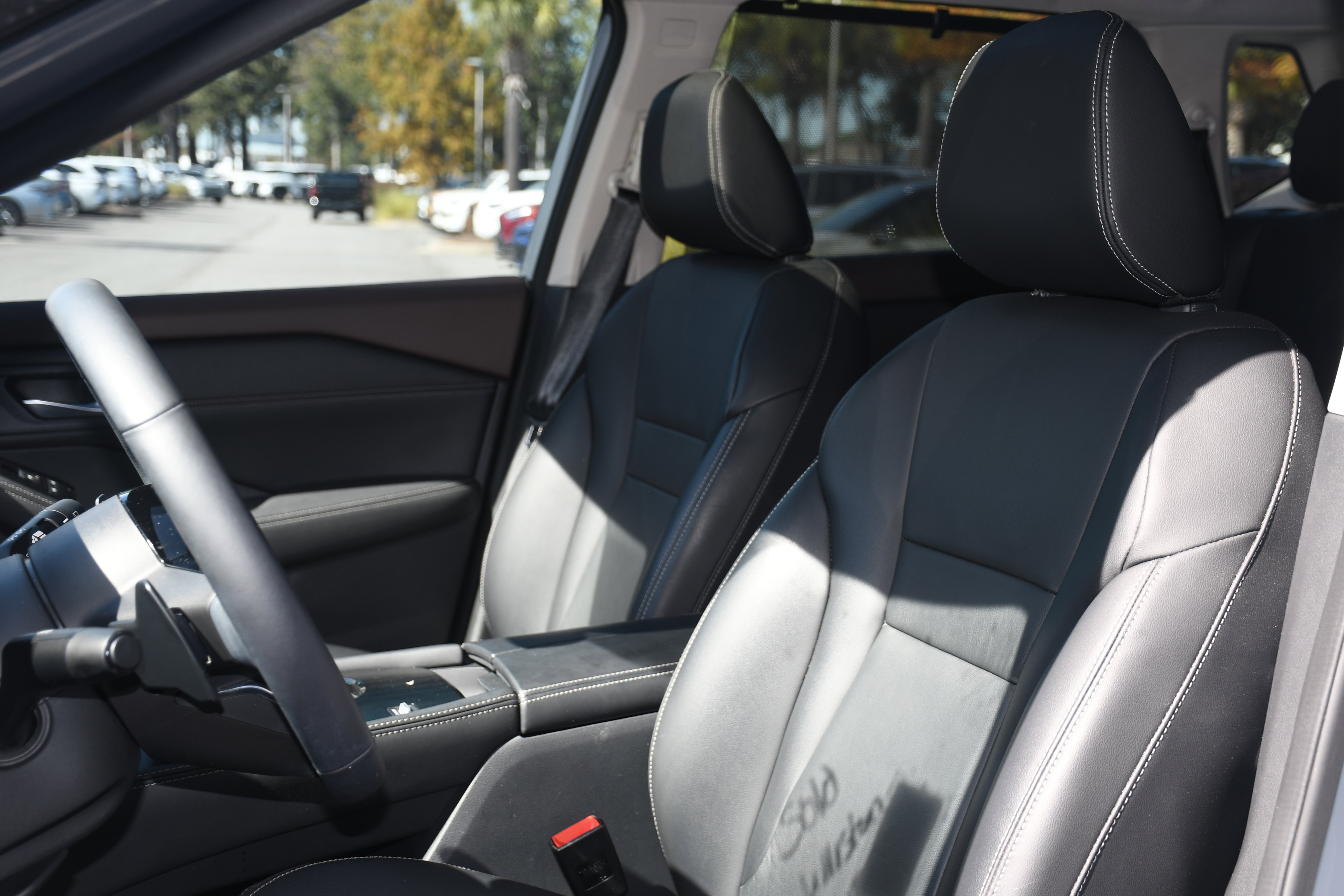 Used 2023 Nissan Rogue SL w/ SL Premium Package image 13