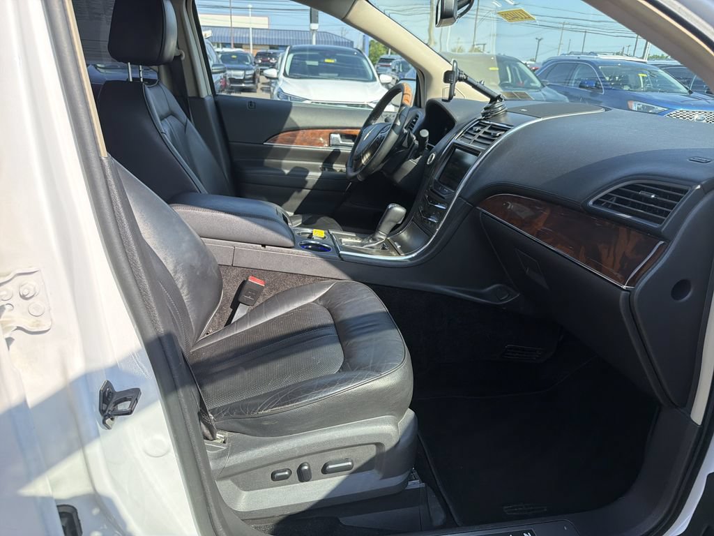 Used 2014 Lincoln MKX AWD w/ Equipment Group 102A image 15