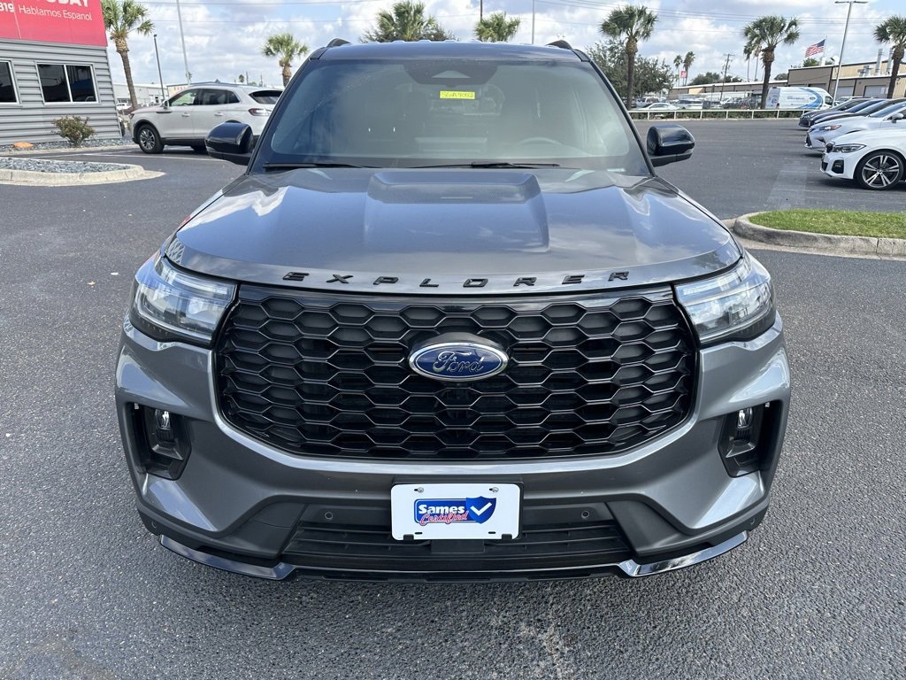 Used 2025 Ford Explorer ST-Line w/ Premium Package image 9