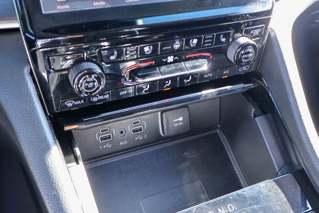 Used 2023 Jeep Grand Cherokee Limited w/ Luxury Tech Group II image 14