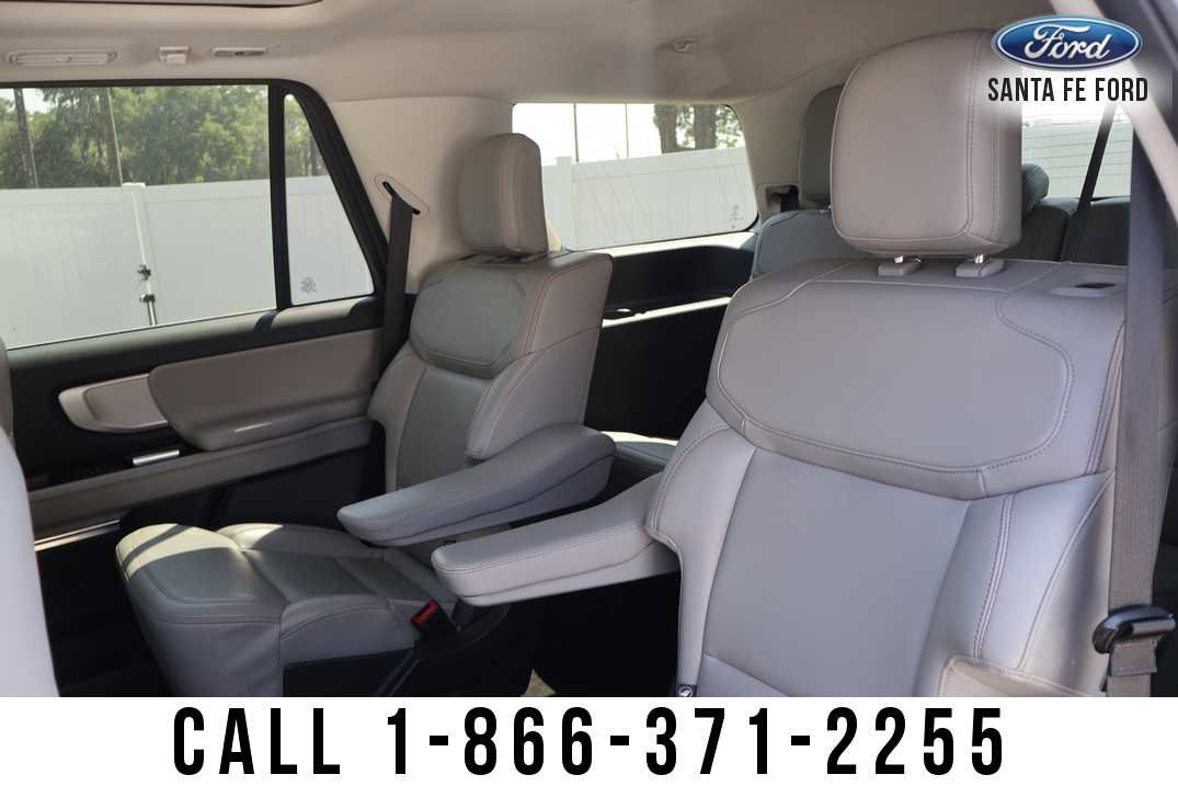 Used 2025 Ford Expedition Active RWD image 18