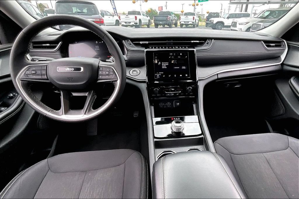 Used 2024 Jeep Grand Cherokee L Laredo AWD/4WD image 20