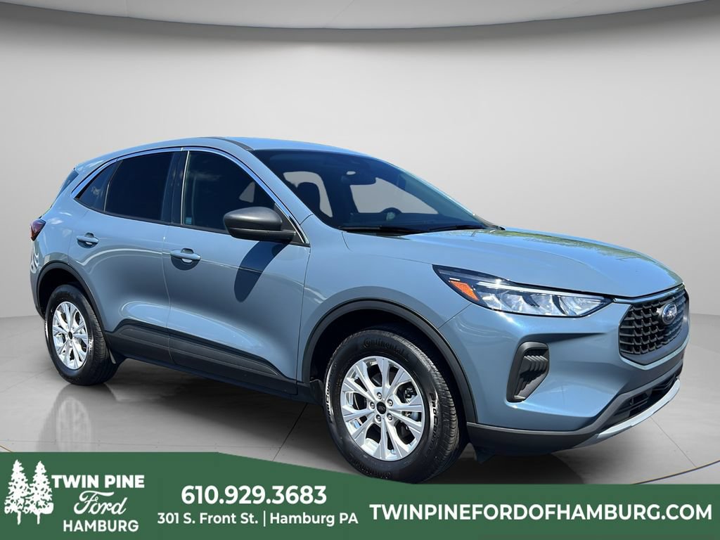 Used 2023 Ford Escape Active w/ Tech Pack #1 AWD/4WD image 1