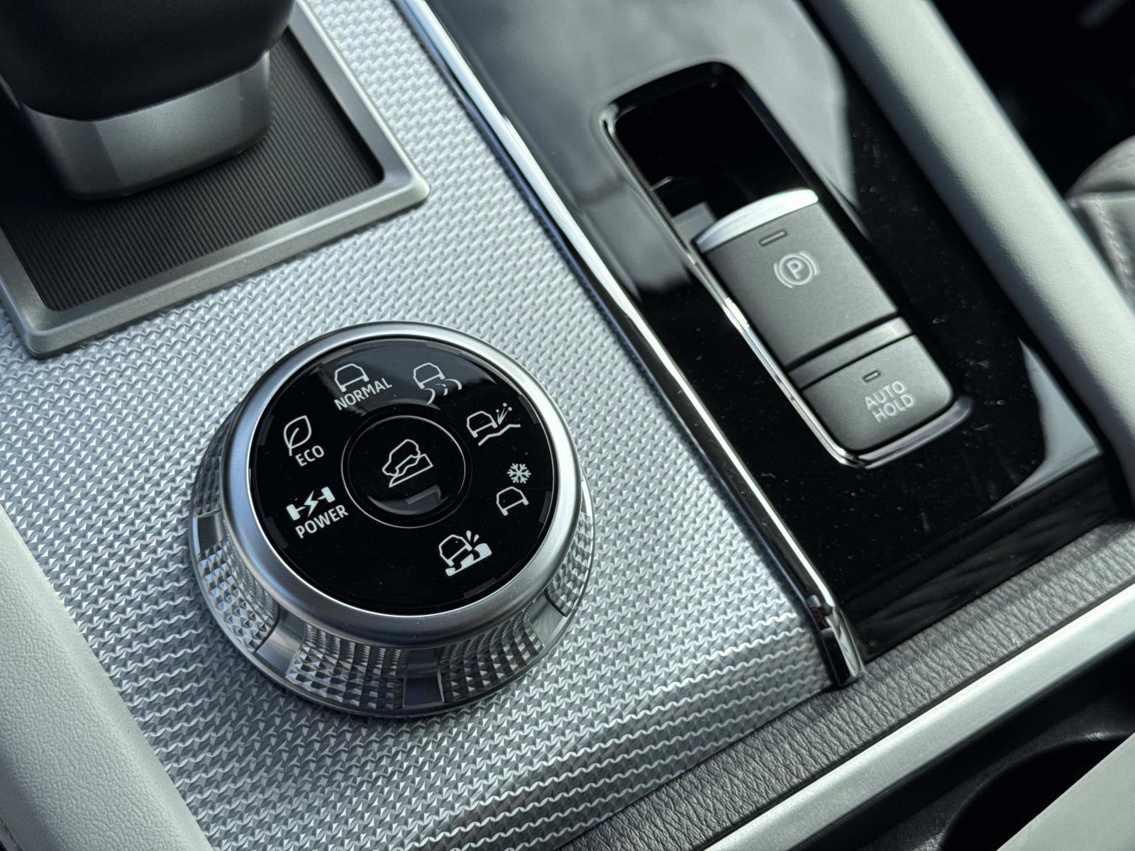 New 2025 Mitsubishi Outlander SEL image 29