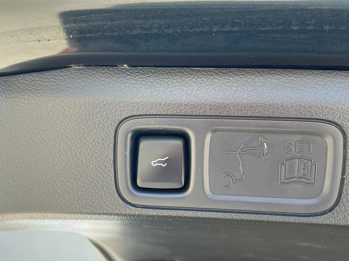 Used 2024 Ford Expedition Limited image 12