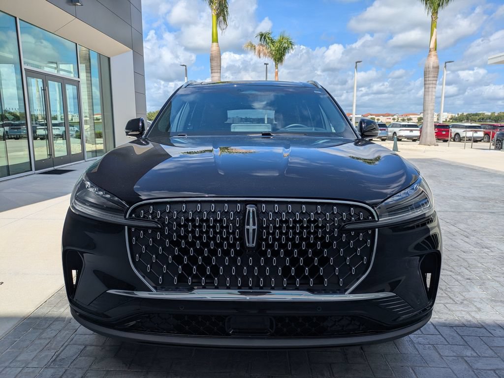 Certified 2025 Lincoln Aviator Reserve RWD image 3