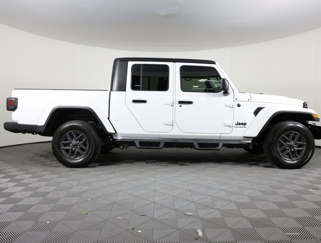 Used 2024 Jeep Gladiator Sport image 4