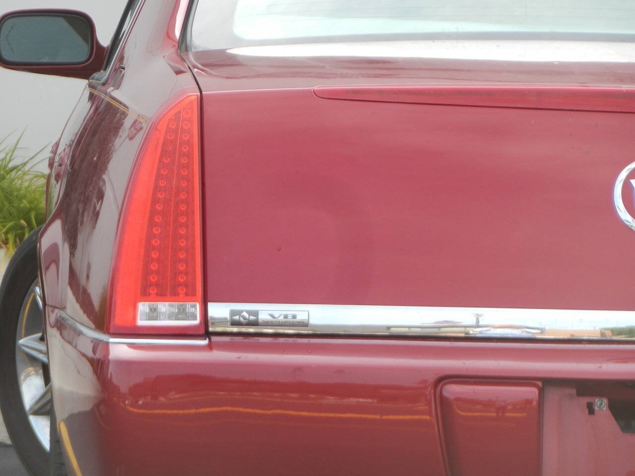 Used 2009 Cadillac DTS FWD image 1