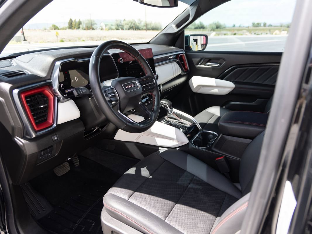 Used 2024 GMC Canyon AT4X AWD/4WD image 15
