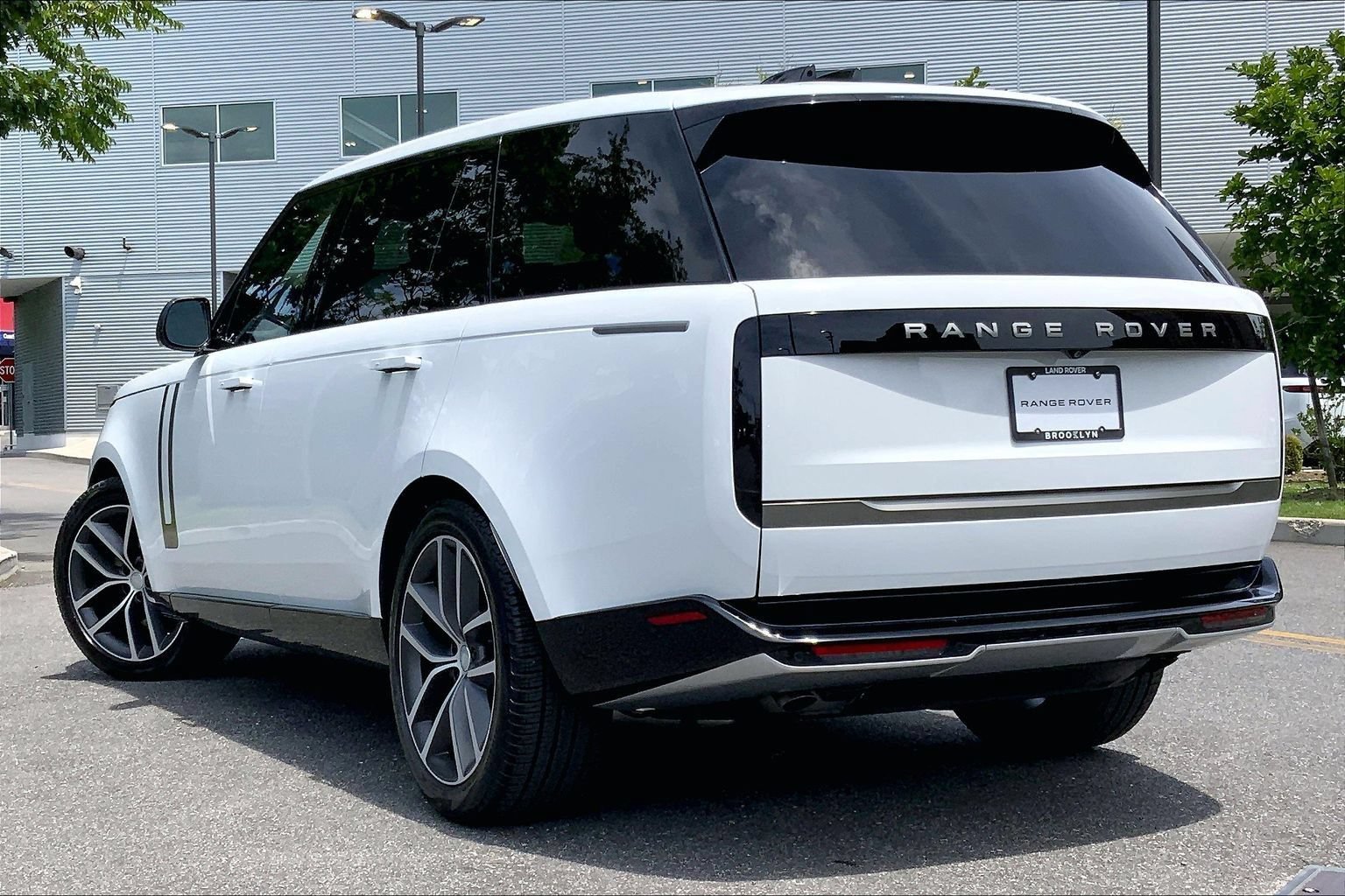 Certified 2025 Land Rover Range Rover Long Wheelbase SE AWD/4WD image 11
