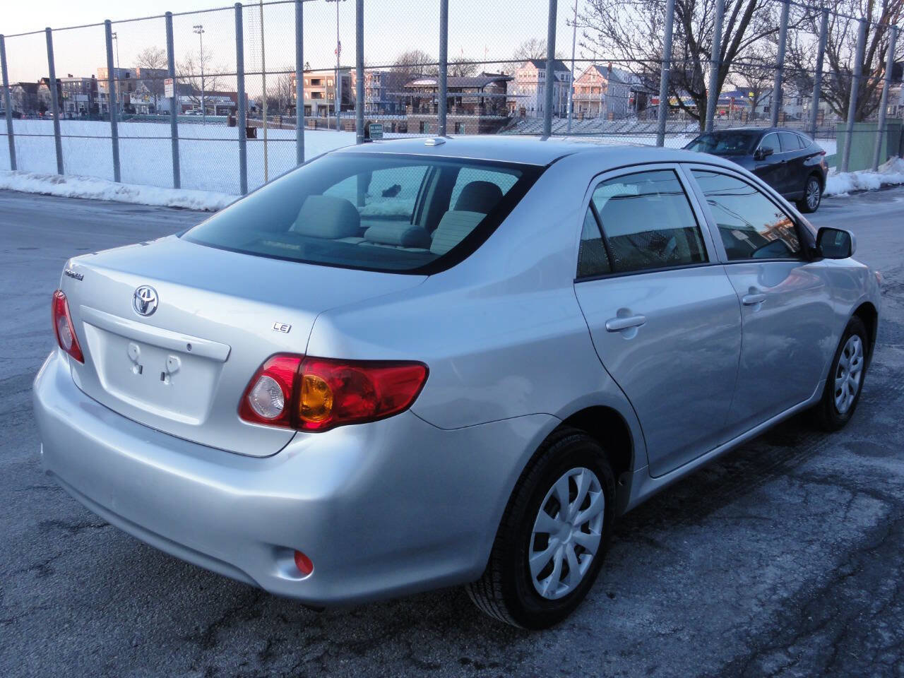 Used 2010 Toyota Corolla LE image 3