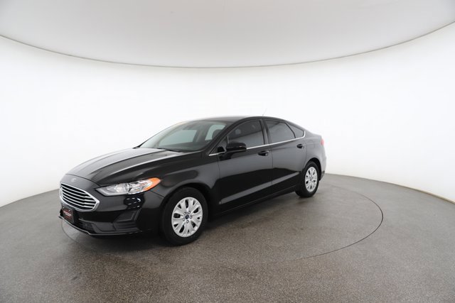 Used 2019 Ford Fusion S image 2