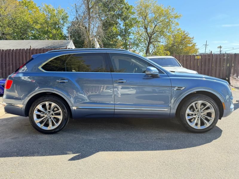 Used 2017 Bentley Bentayga AWD/4WD image 5