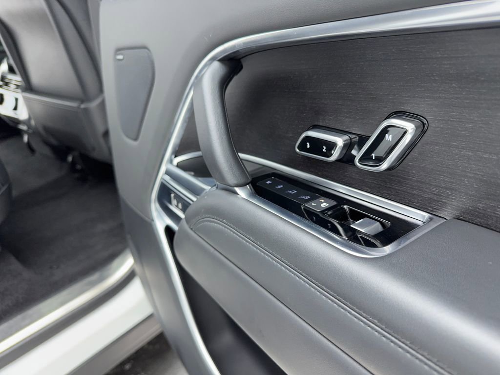 Used 2023 Land Rover Range Rover Long Wheelbase SE image 44