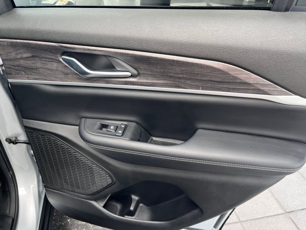 Used 2023 Jeep Grand Cherokee Limited image 29