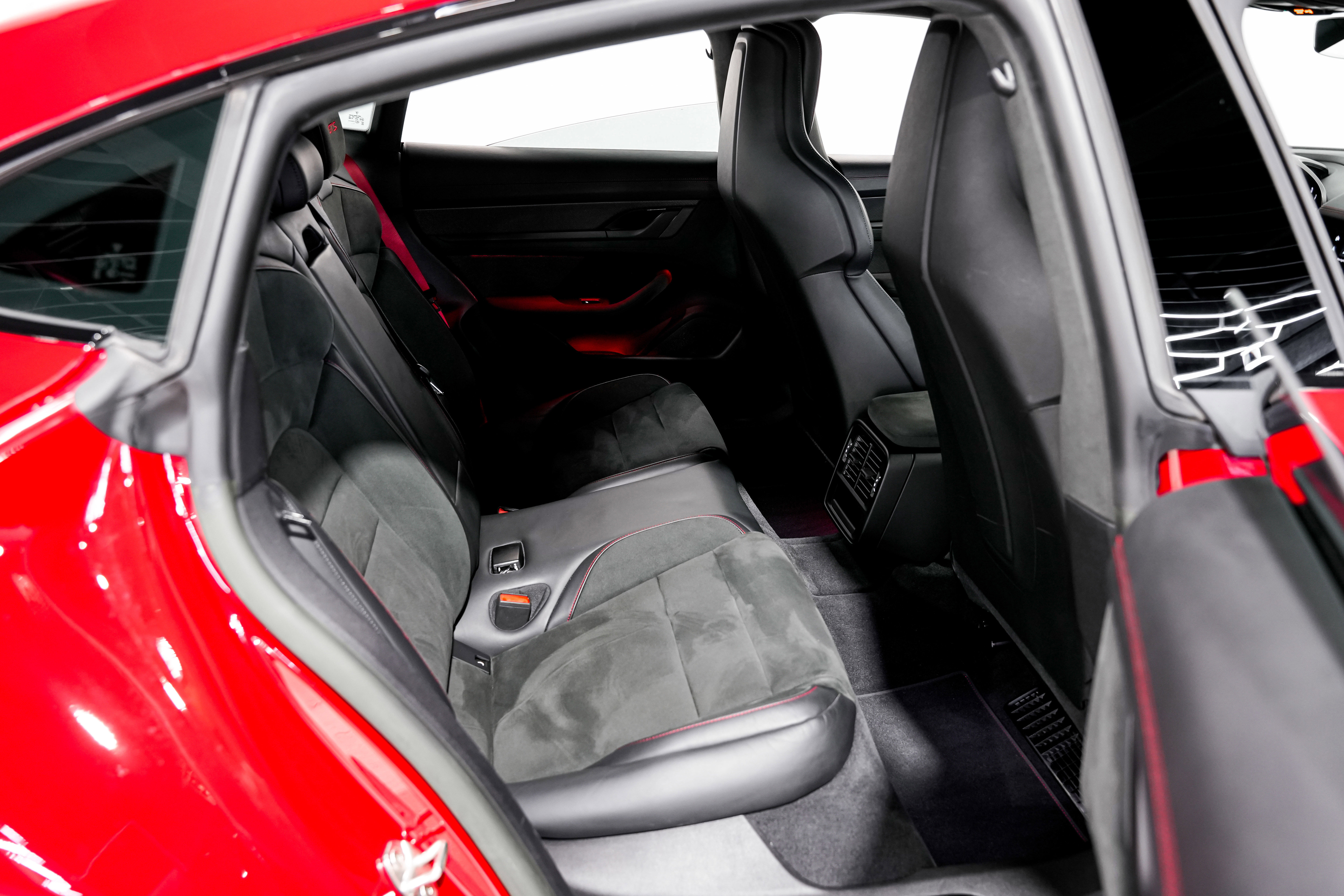 Used 2023 Porsche Taycan GTS image 32