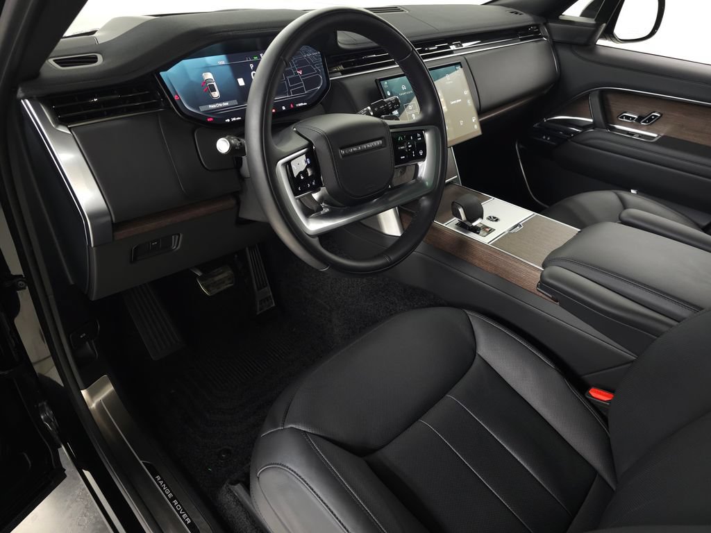 Certified 2025 Land Rover Range Rover SE AWD/4WD image 16