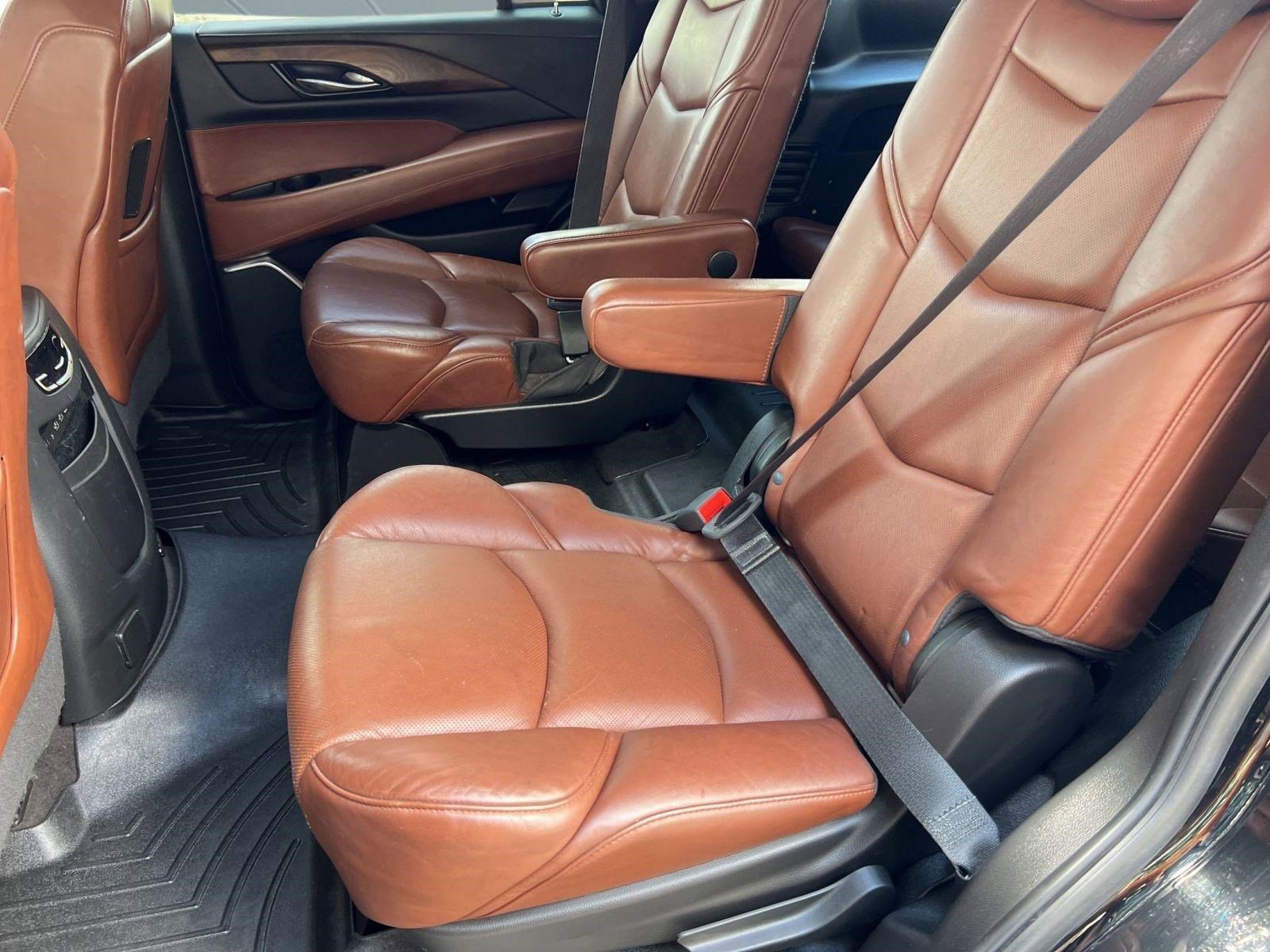 Certified 2020 Cadillac Escalade Premium Luxury w/ Escalade Sport Edition AWD/4WD image 27