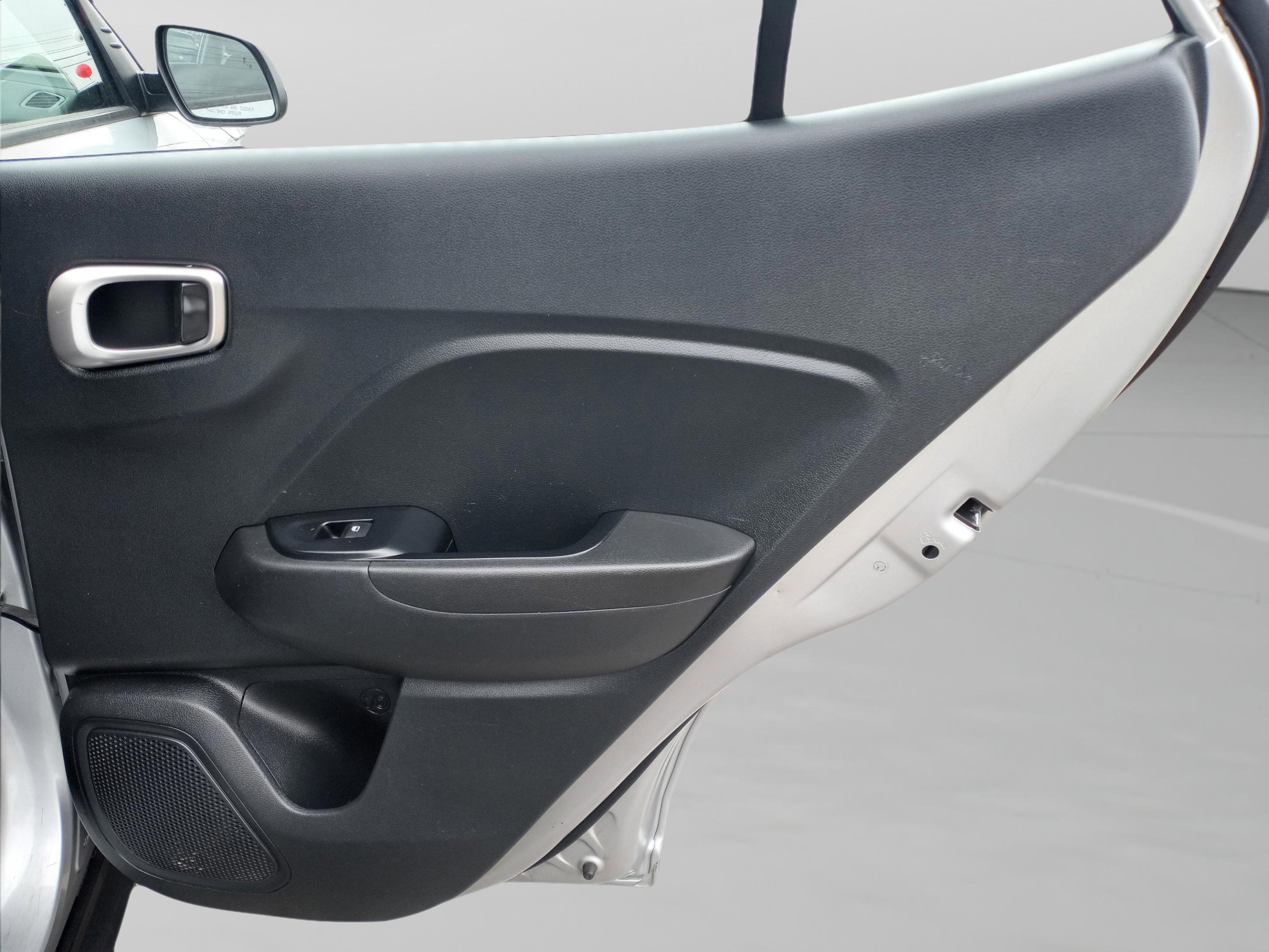 Used 2022 Hyundai Venue SEL w/ Cargo Package image 34