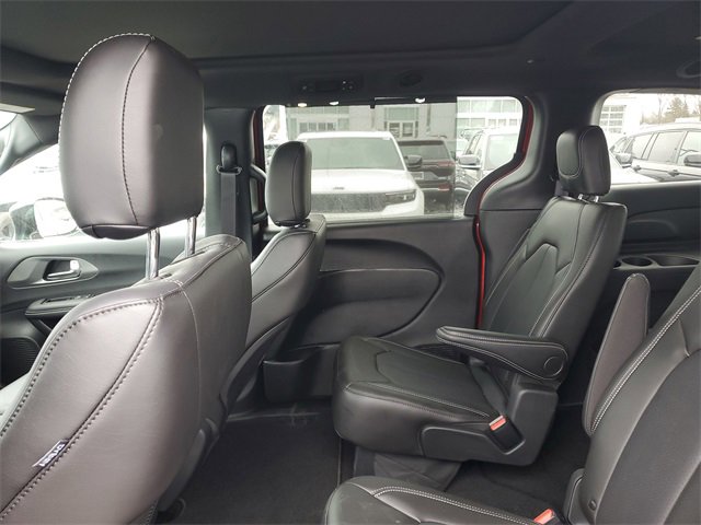 New 2026 Chrysler Pacifica Select image 9