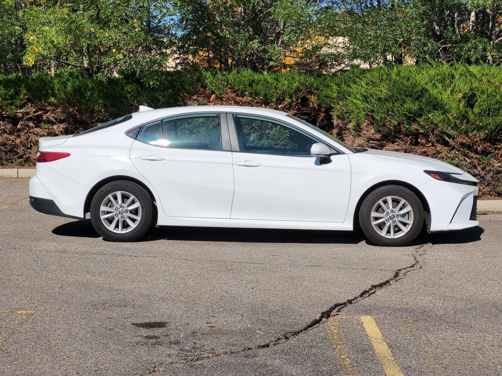 Used 2025 Toyota Camry LE FWD image 4