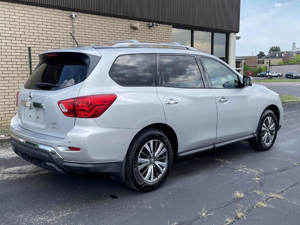 Used 2017 Nissan Pathfinder SL w/ SL Tech Package AWD/4WD image 5