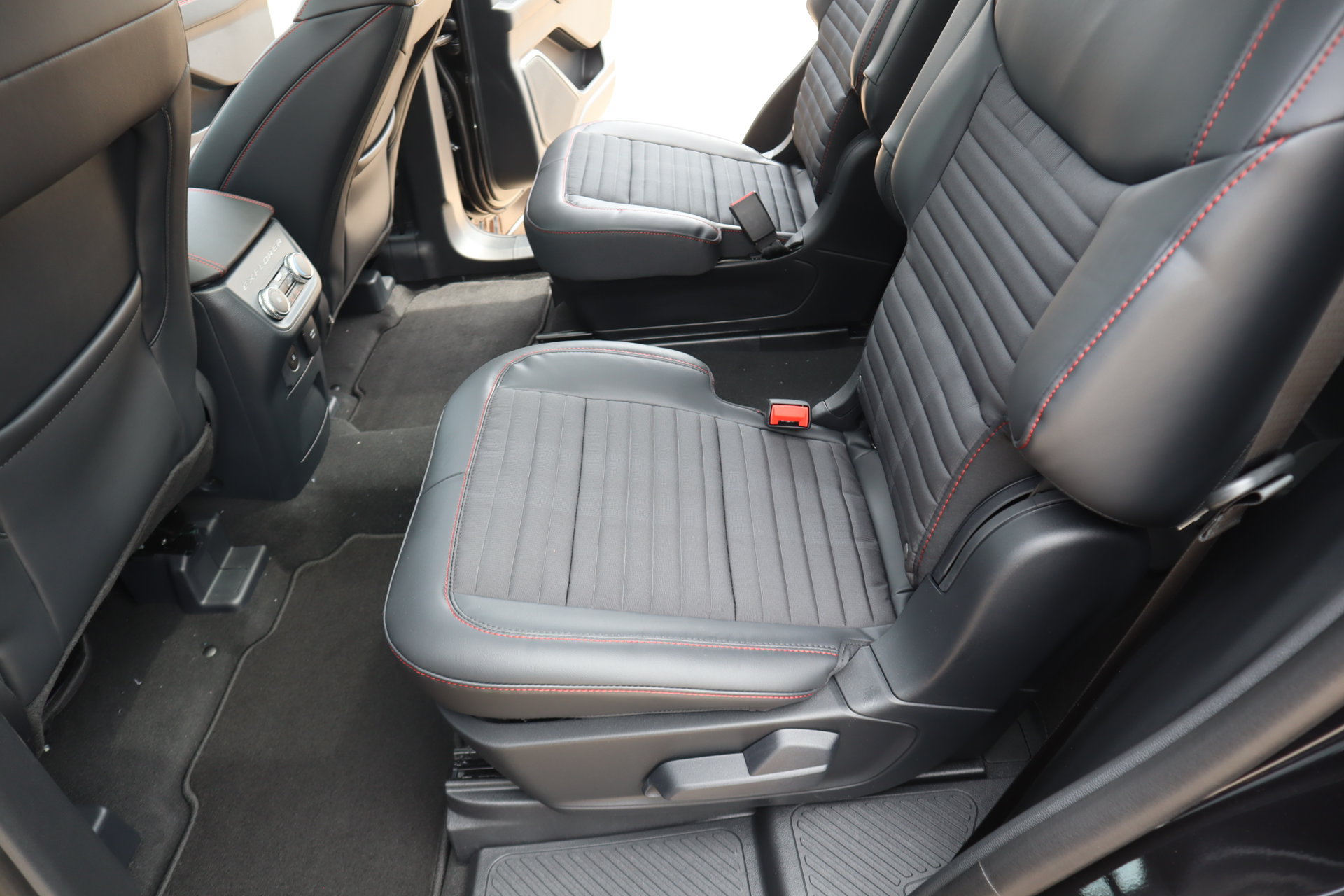 New 2026 Ford Explorer ST-Line w/ ST-Line Street Pack AWD/4WD image 13