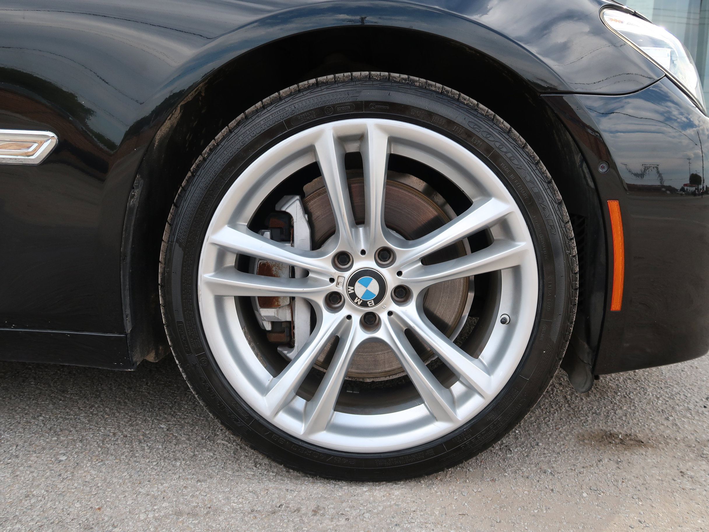 Used 2015 BMW 750Li image 54