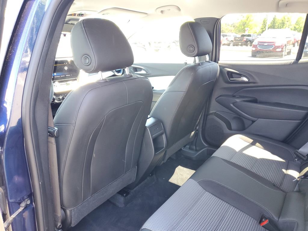 Used 2024 Chevrolet Trax LT w/ Driver Confidence Package FWD image 27