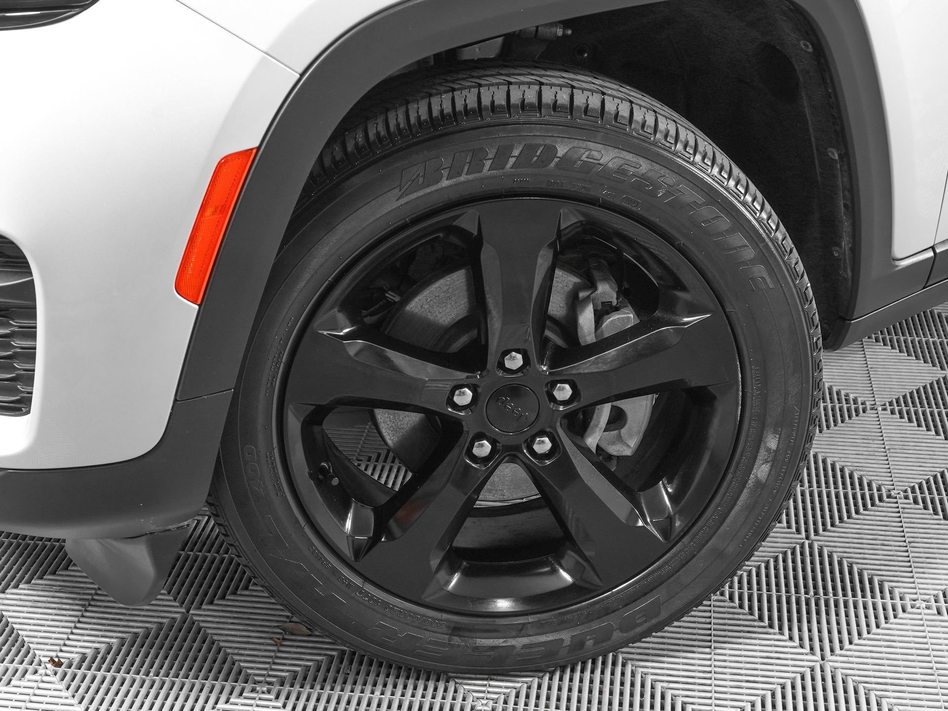 Used 2023 Jeep Grand Cherokee Altitude AWD/4WD image 30
