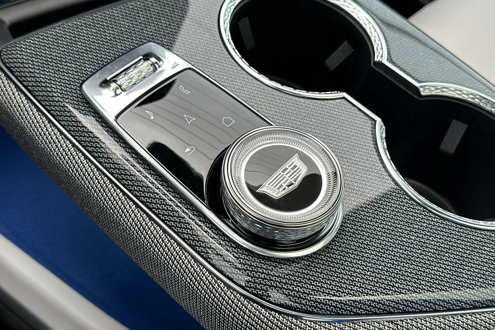 Certified 2025 Cadillac Optiq Luxury 1 image 31