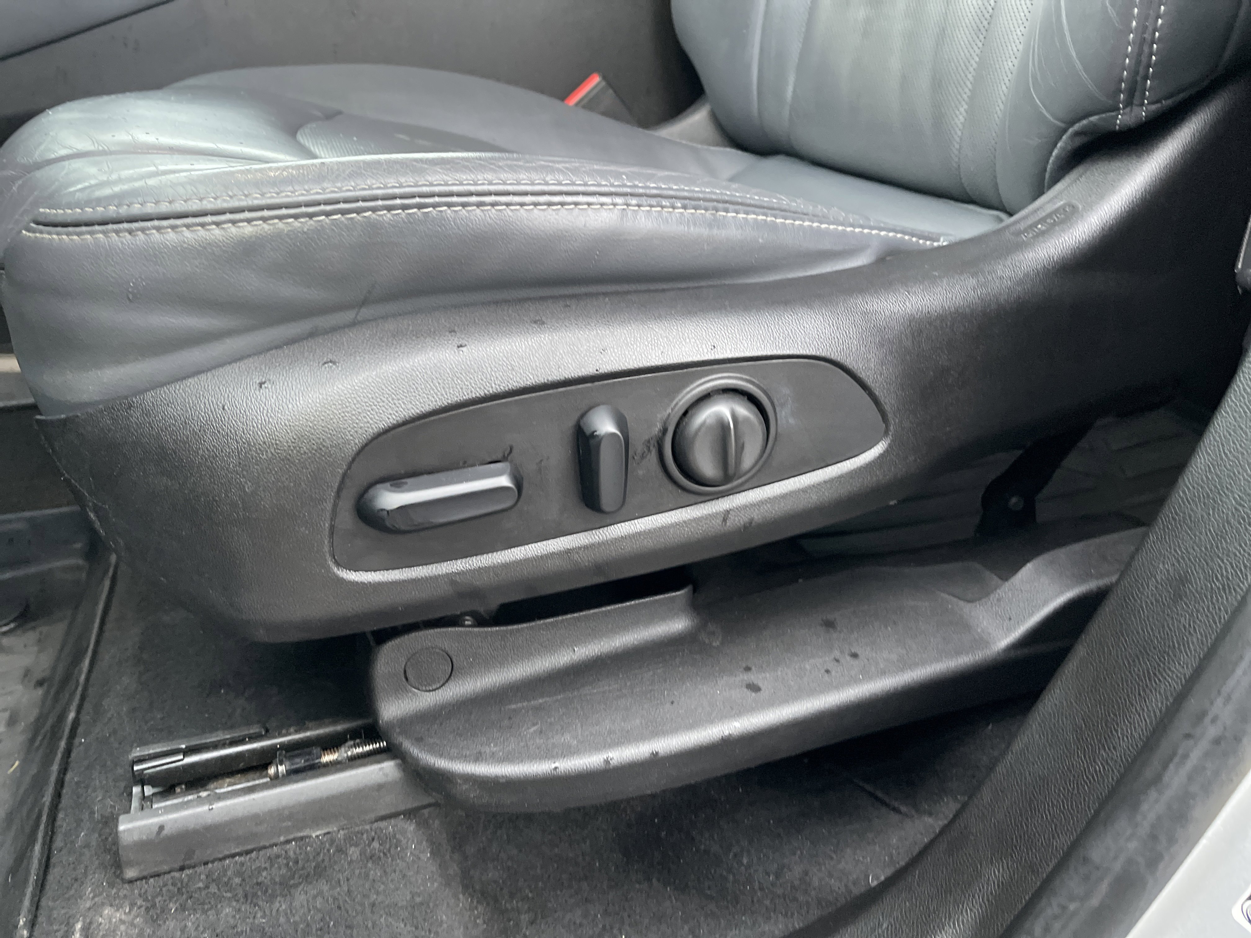 Used 2018 Buick Enclave Essence w/ Trailering Package image 14