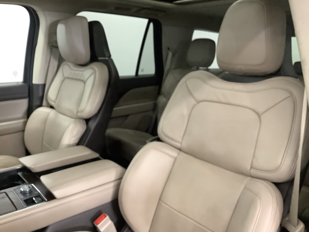 Used 2022 Lincoln Navigator Reserve image 12