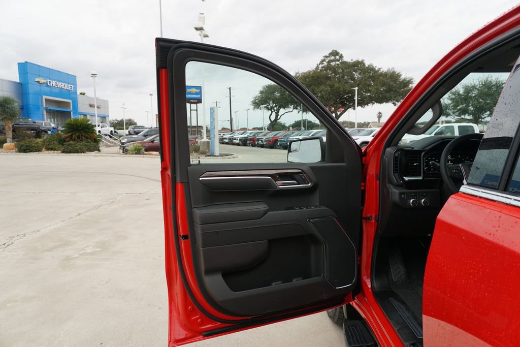 New 2026 GMC Sierra 1500 SLE image 15