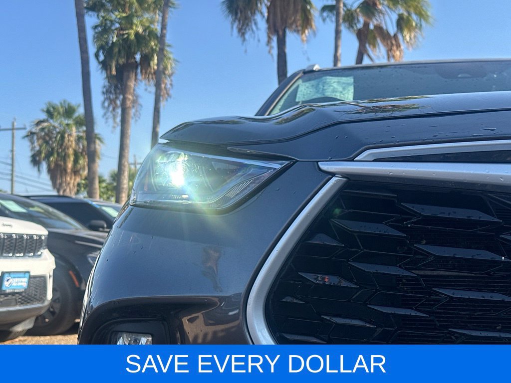 Used 2024 Toyota Highlander XLE FWD image 3