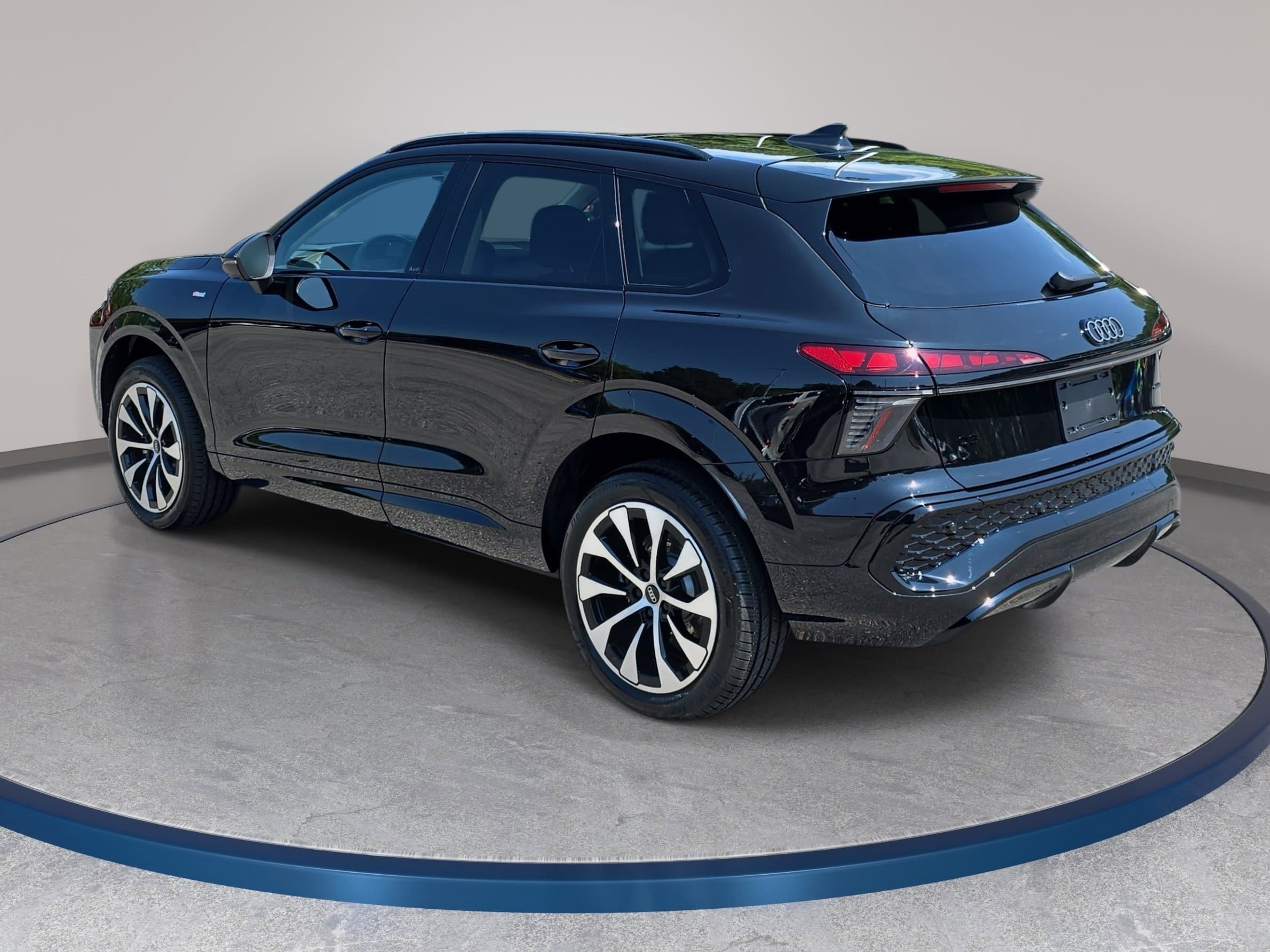 New 2026 Audi Q3 quattro 2.0T AWD/4WD image 7